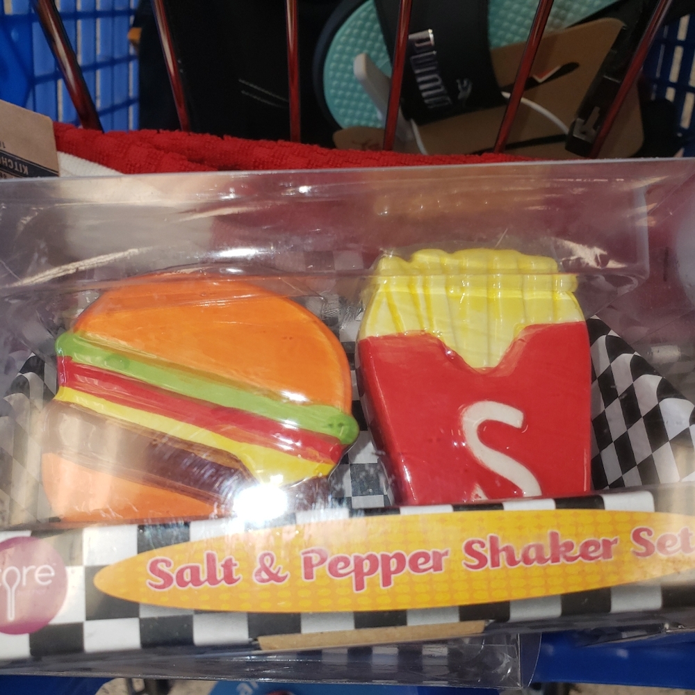 New Burger salt and pepper set~